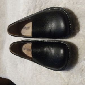 Comfortable  women  work  shoes